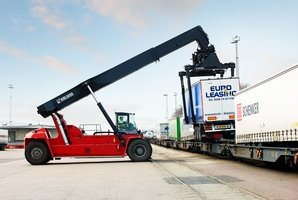 Kalmar DRF450 reachstacker for intermodal applications Kalmar Reachstacker